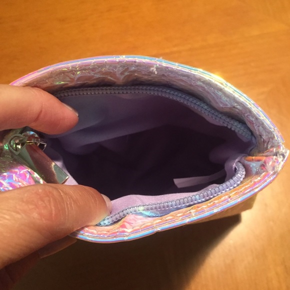 Iridescent Makeup Bag 💋💄👄 - Picture 7 of 8